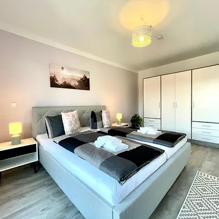 아파트 Wunderschoen-wohnen-im-apartment-rooftop 드레스덴